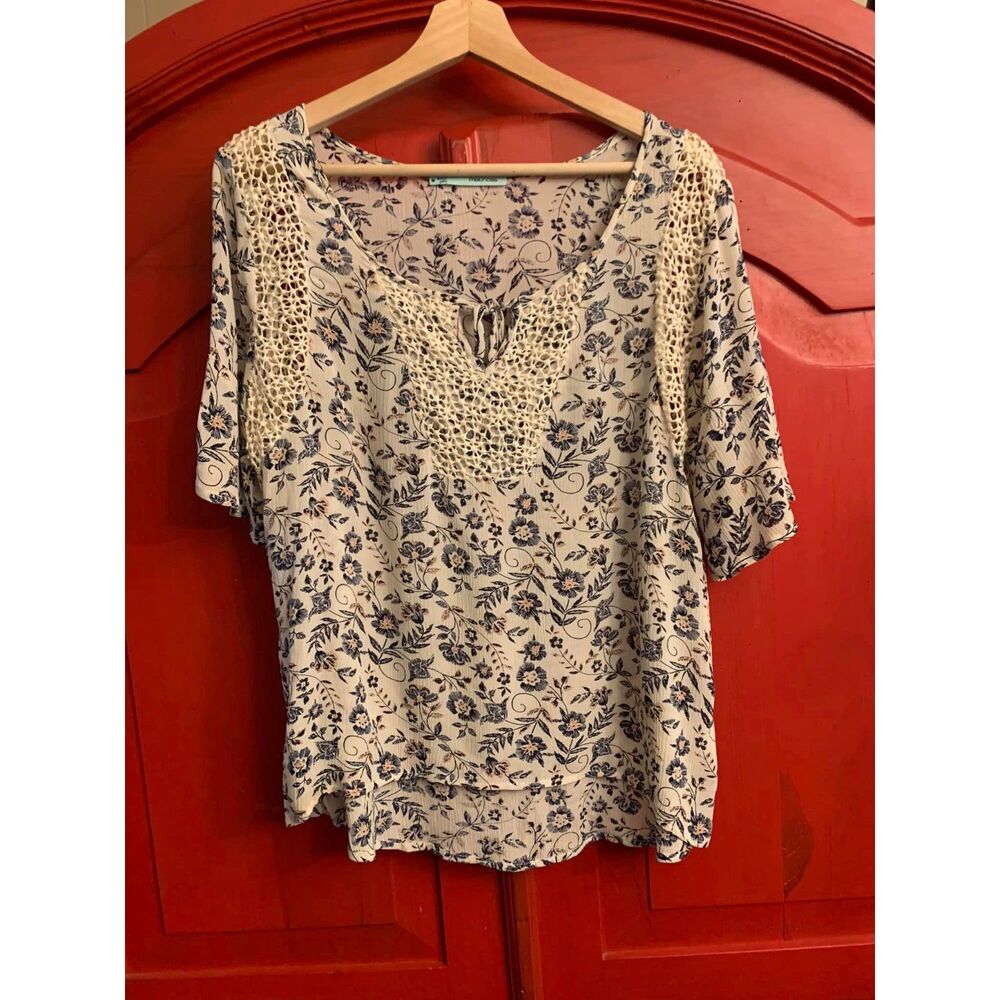 Maurices Size Medium Lace Trimmed Blouse Boho Flowy Cottage Core Floral EUC